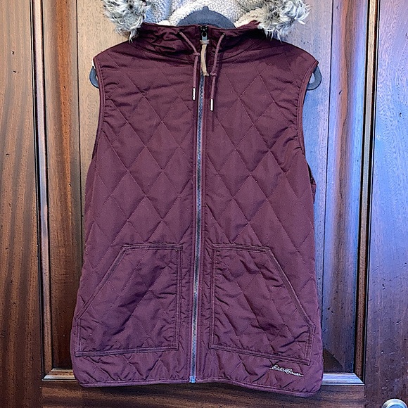 Eddie Bauer Vest quilted sherpa lined with hood - Picture 5 of 16